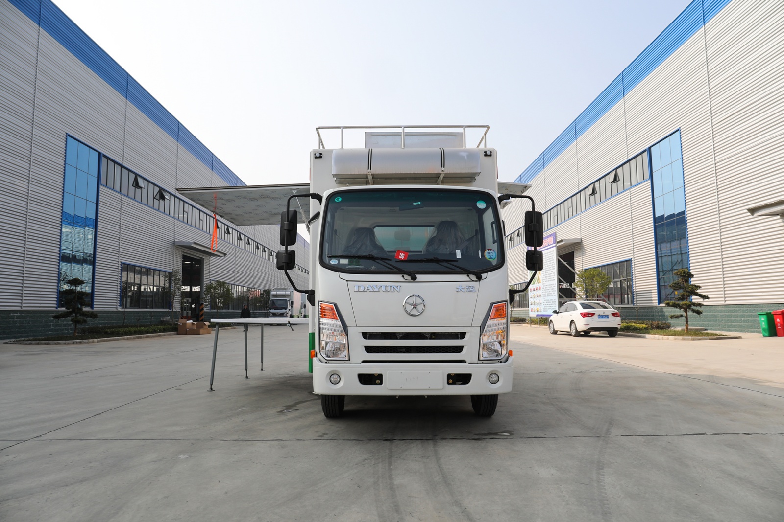 大运奥普力国六云内126马力移动餐车 