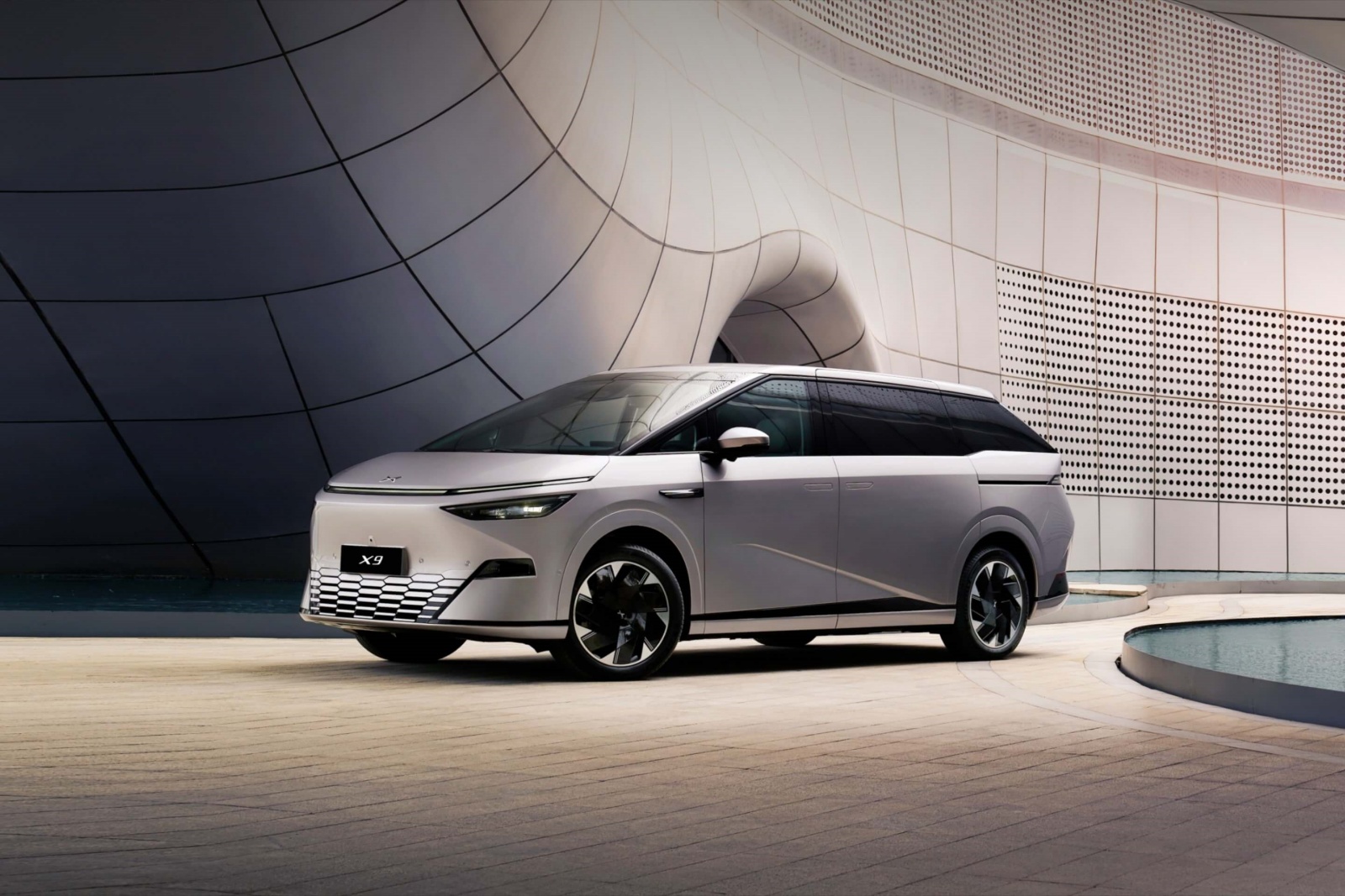 2024款小鹏x9超智驾大七座mpv