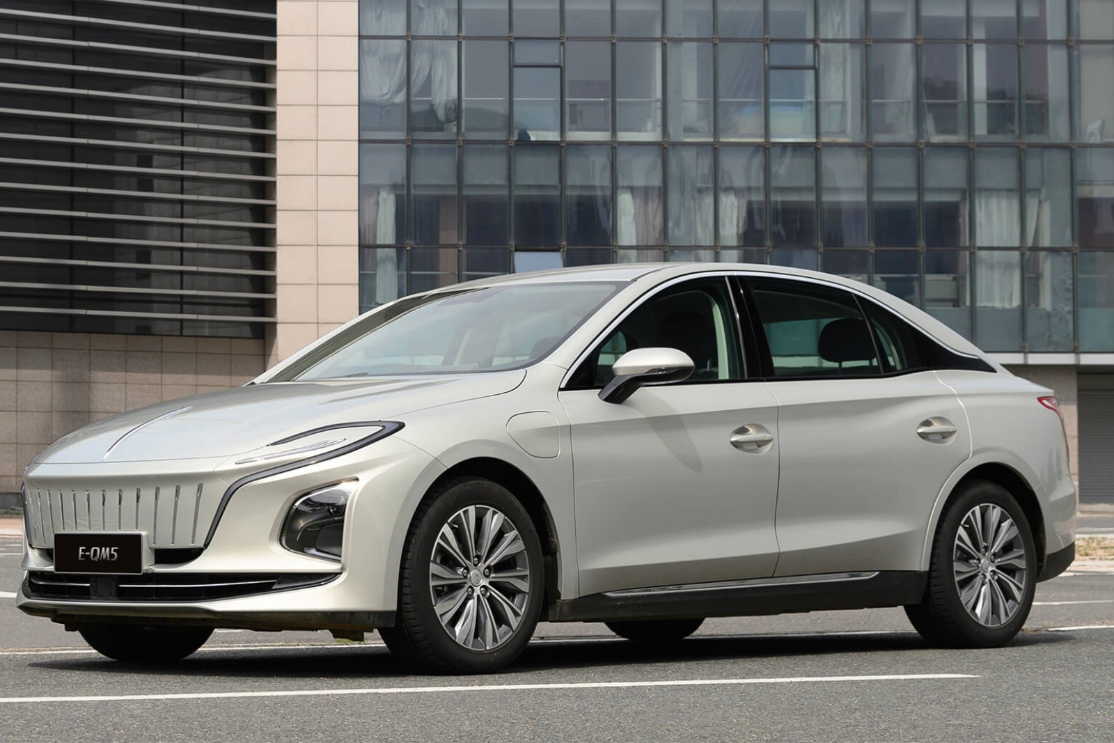 2024款红旗e-qm5纯电 450km