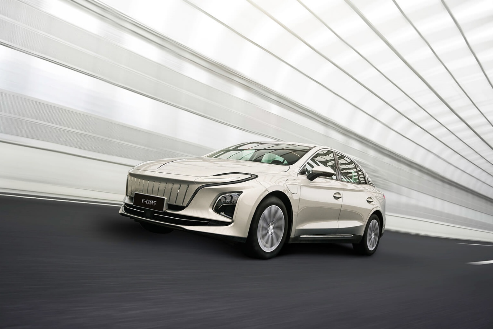 2024款红旗e-qm5纯电 450km