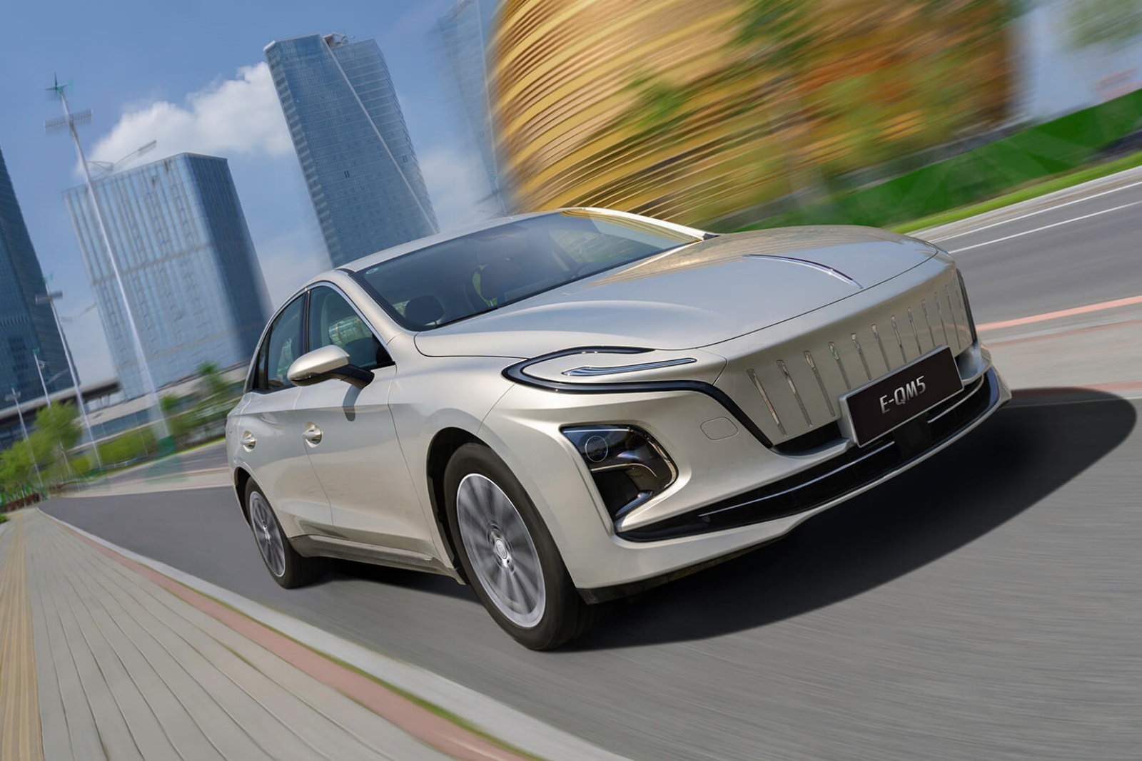2024款红旗e-qm5纯电 450km