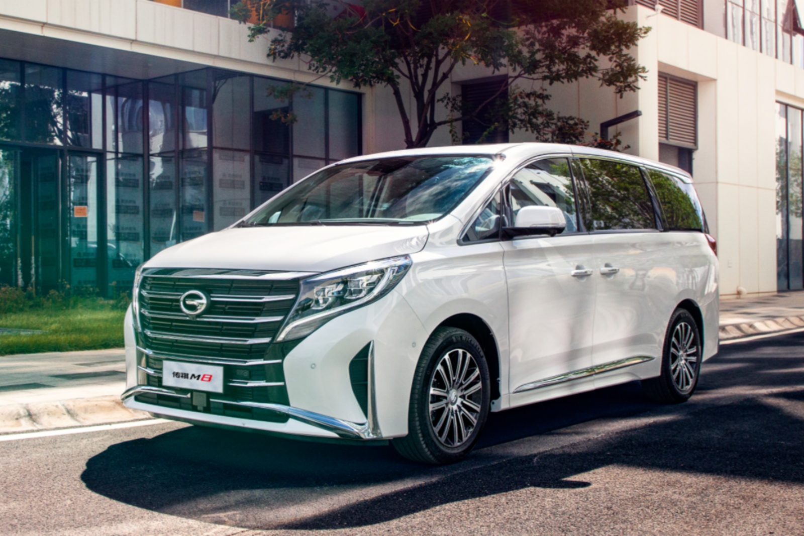 2024款广汽传祺m8 豪华商务mpv 