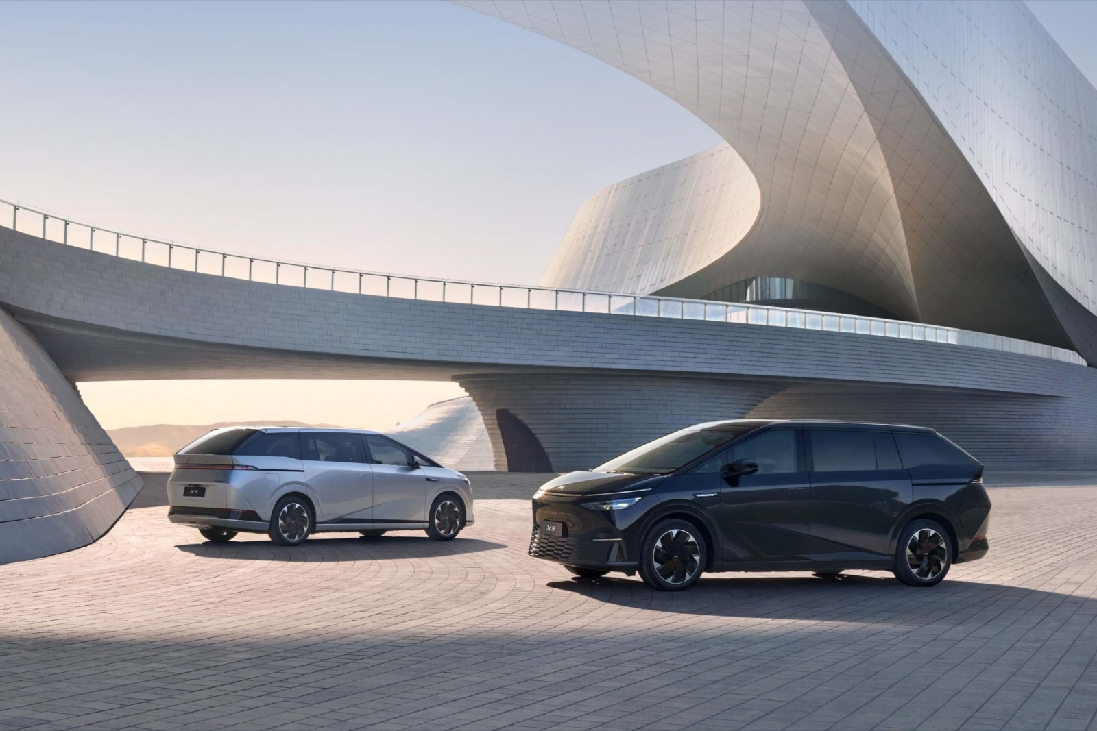 2024款小鹏x9超智驾大七座mpv