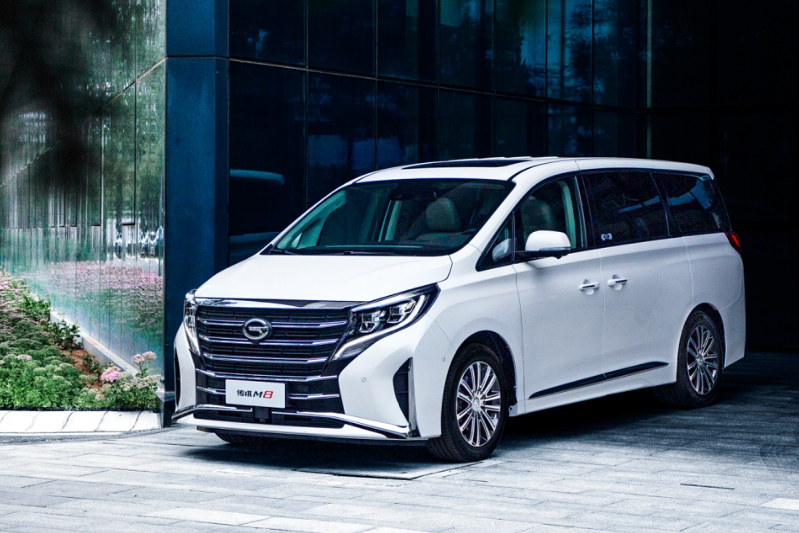 2024款广汽传祺m8 豪华商务mpv 