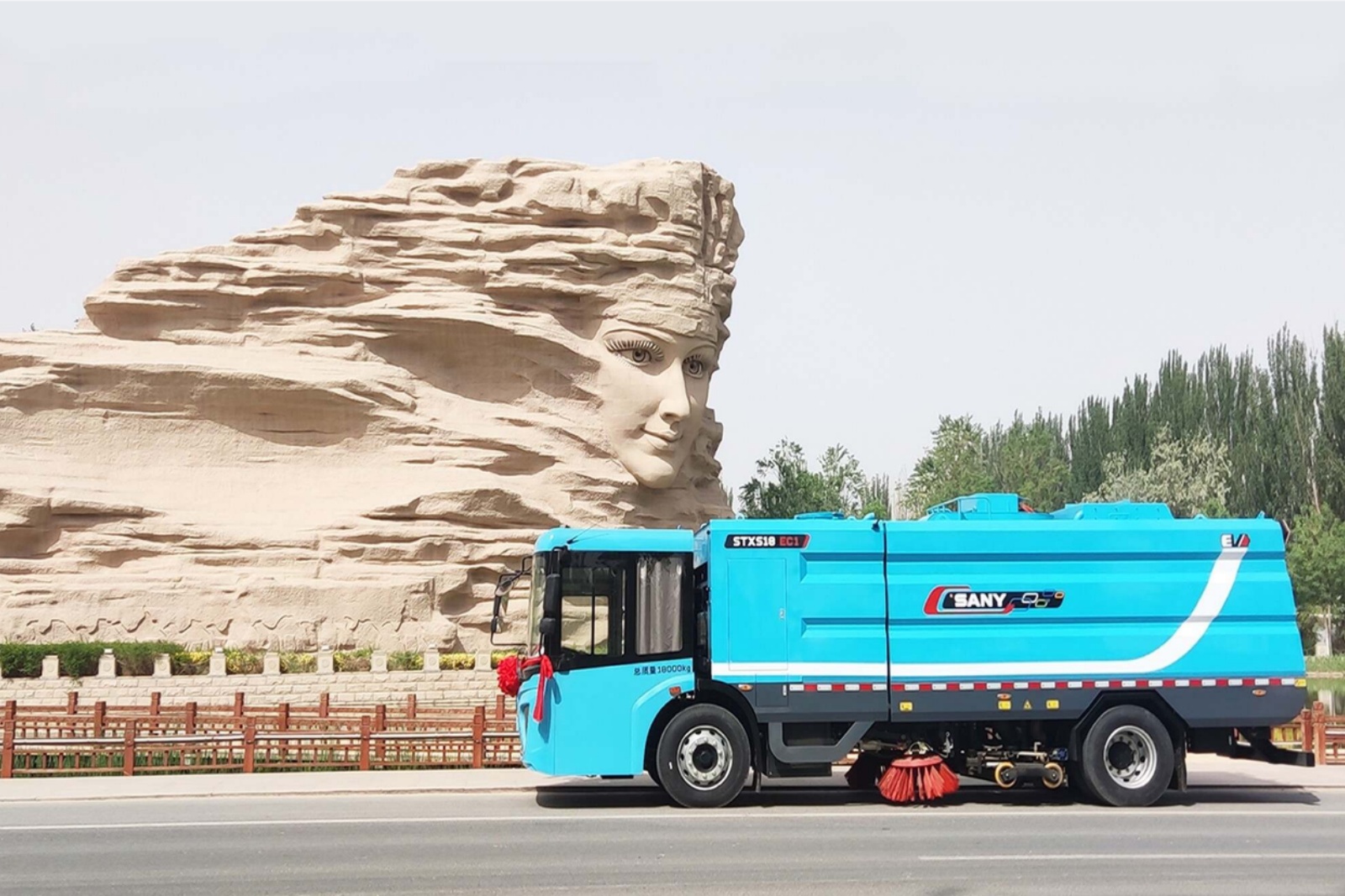 三一 纯电动低入口洗扫车